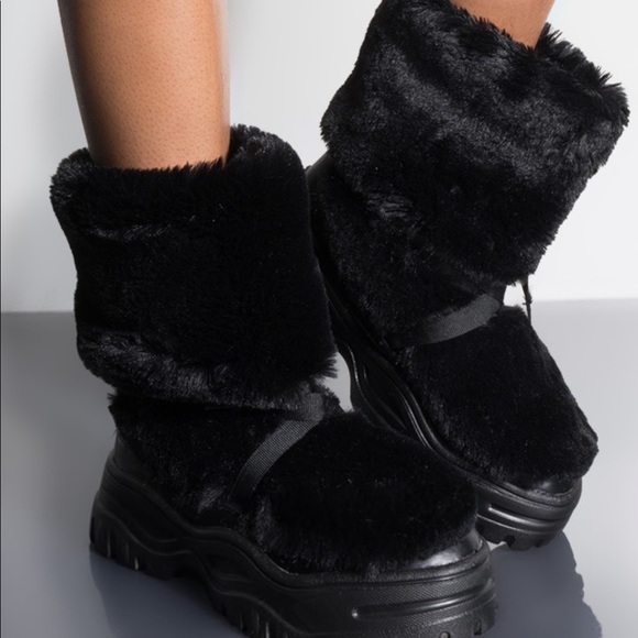 akira fur boots